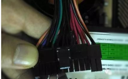 電腦開機(jī)黑屏