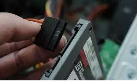 安裝固態(tài)硬盤