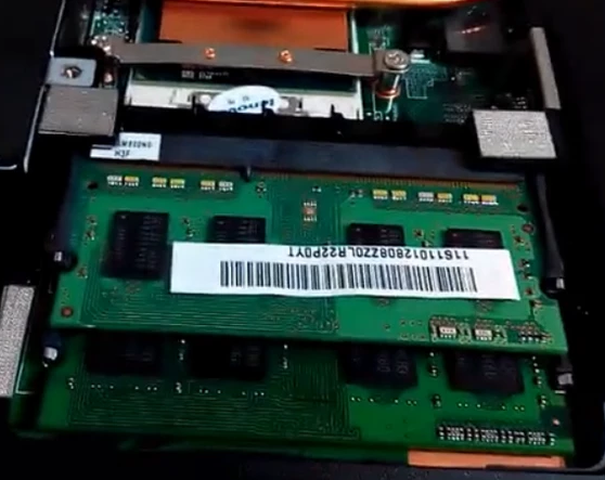 安裝內(nèi)存條