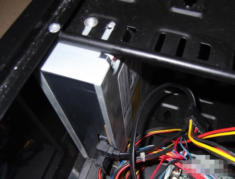 電腦機(jī)箱怎么拆