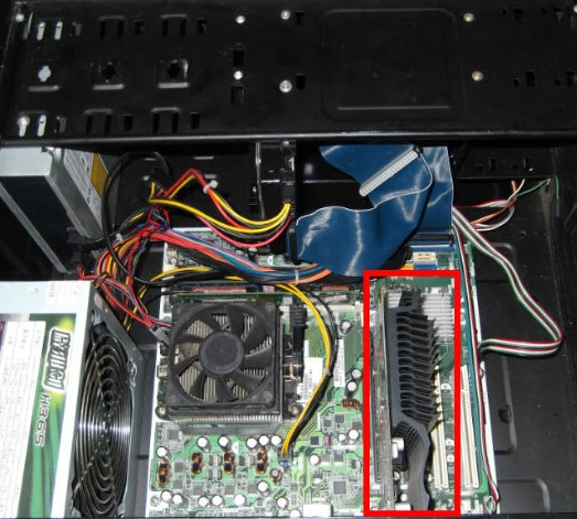 打開電腦機(jī)箱