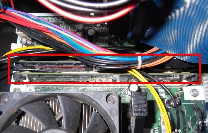 打開電腦機(jī)箱