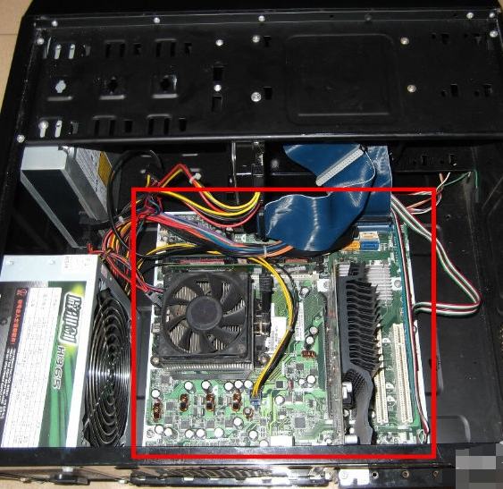 電腦機(jī)箱怎么拆