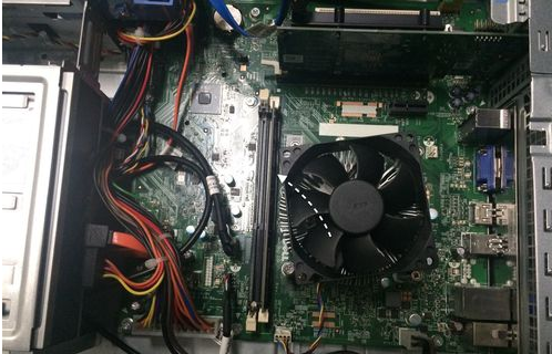 電腦開機黑屏怎么辦