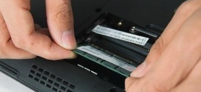 筆記本裝內(nèi)存條